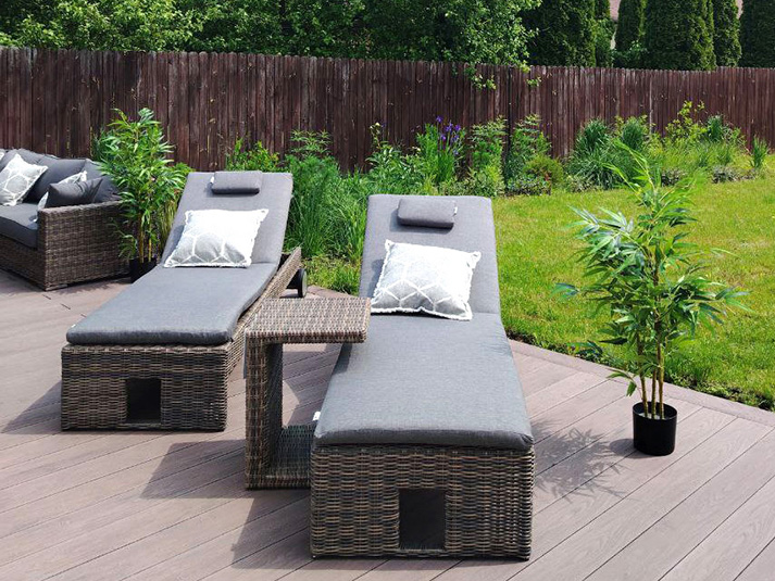 Зона отдыха у бассейна