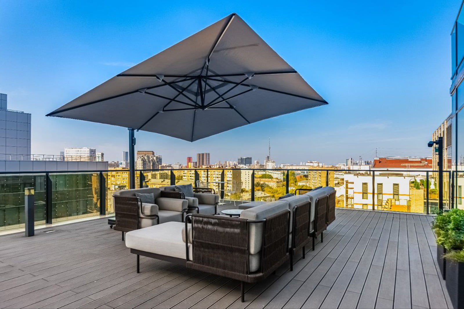 Зонт для террасы на крыше