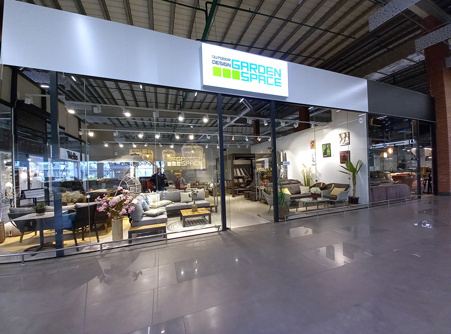 9 Salon Garden Space